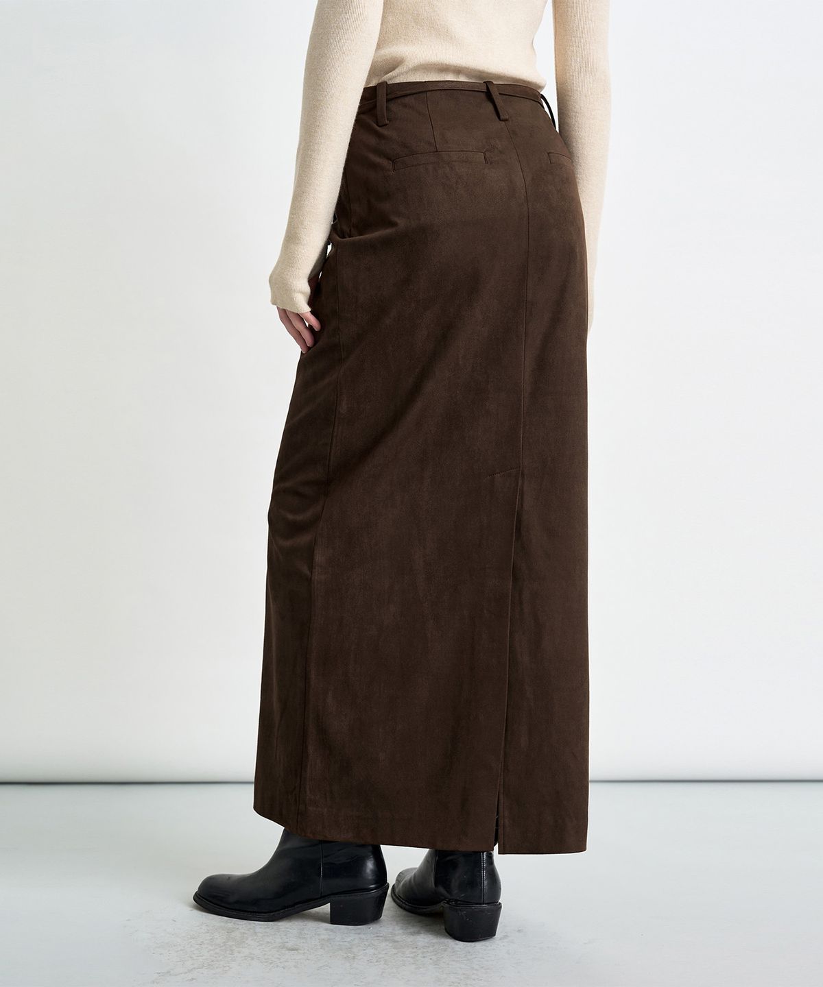 커스텀어클락 우먼(COSTUMEOCLOCK WOMAN) 포멀 슬릿 H라인 맥시 스커트 스웨이드 브라운 COWSK005BROWN
