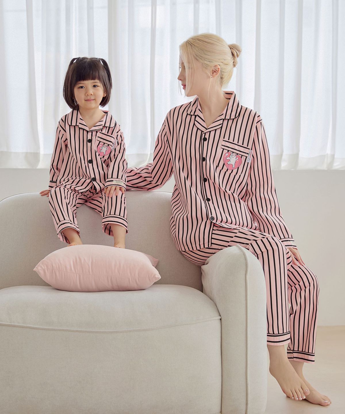 도씨(DOSSY) [춘배와친구들] [2EST] 냥냥이 실크핏 긴팔 패밀리 잠옷 세트(성인1+키즈1)