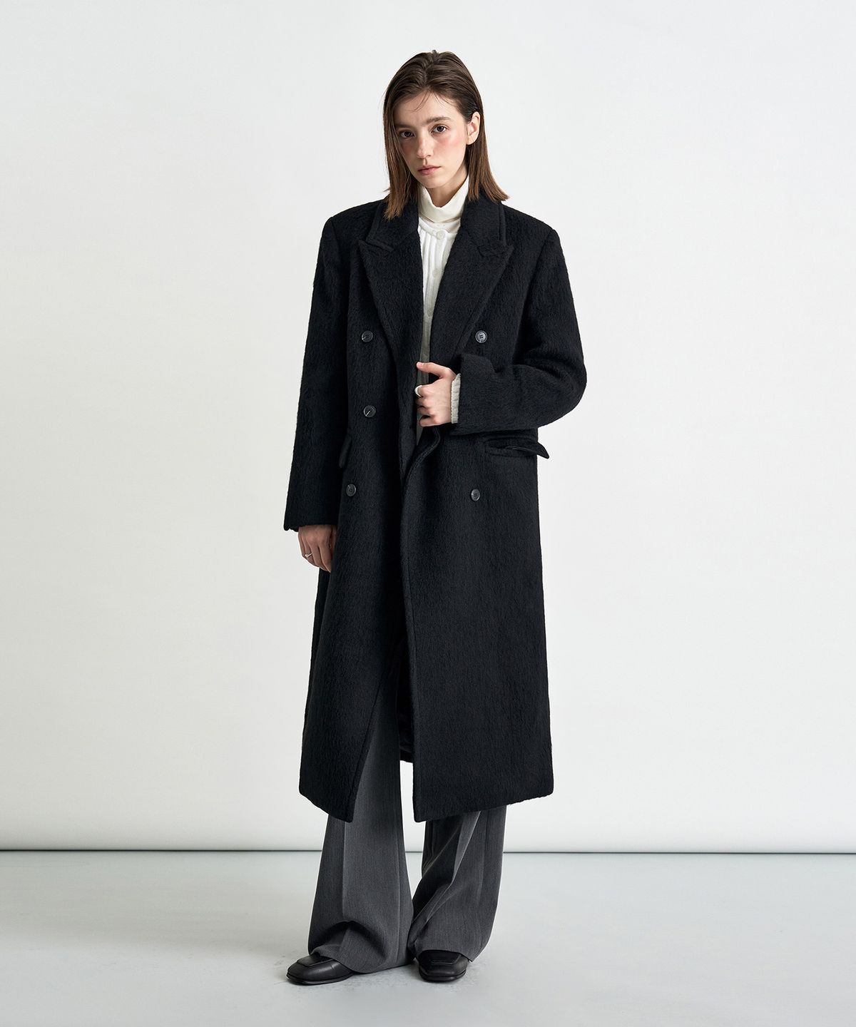 커스텀어클락 우먼(COSTUMEOCLOCK WOMAN) 헤어리 더블 롱 코트 블랙 COWCT005BLACK