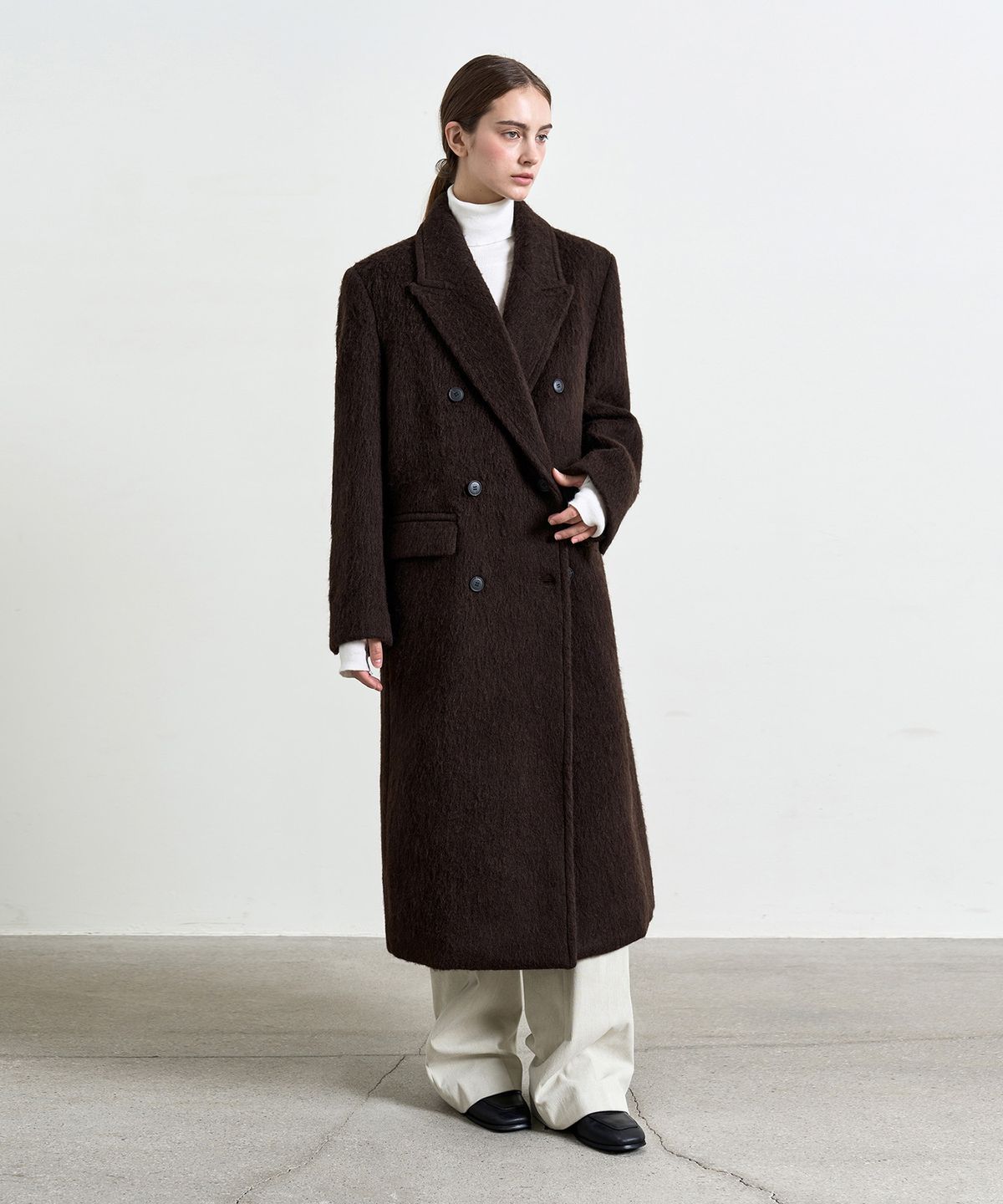 커스텀어클락 우먼(COSTUMEOCLOCK WOMAN) 헤어리 더블 롱 코트 브라운 COWCT005BROWN