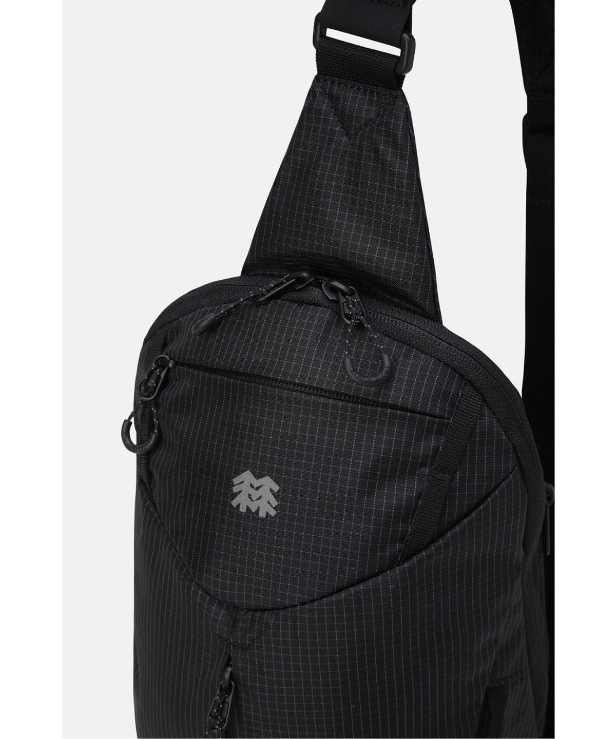 코오롱스포츠(KOLON SPORT) 하이킹 슬링백 QEBDX26211BLK