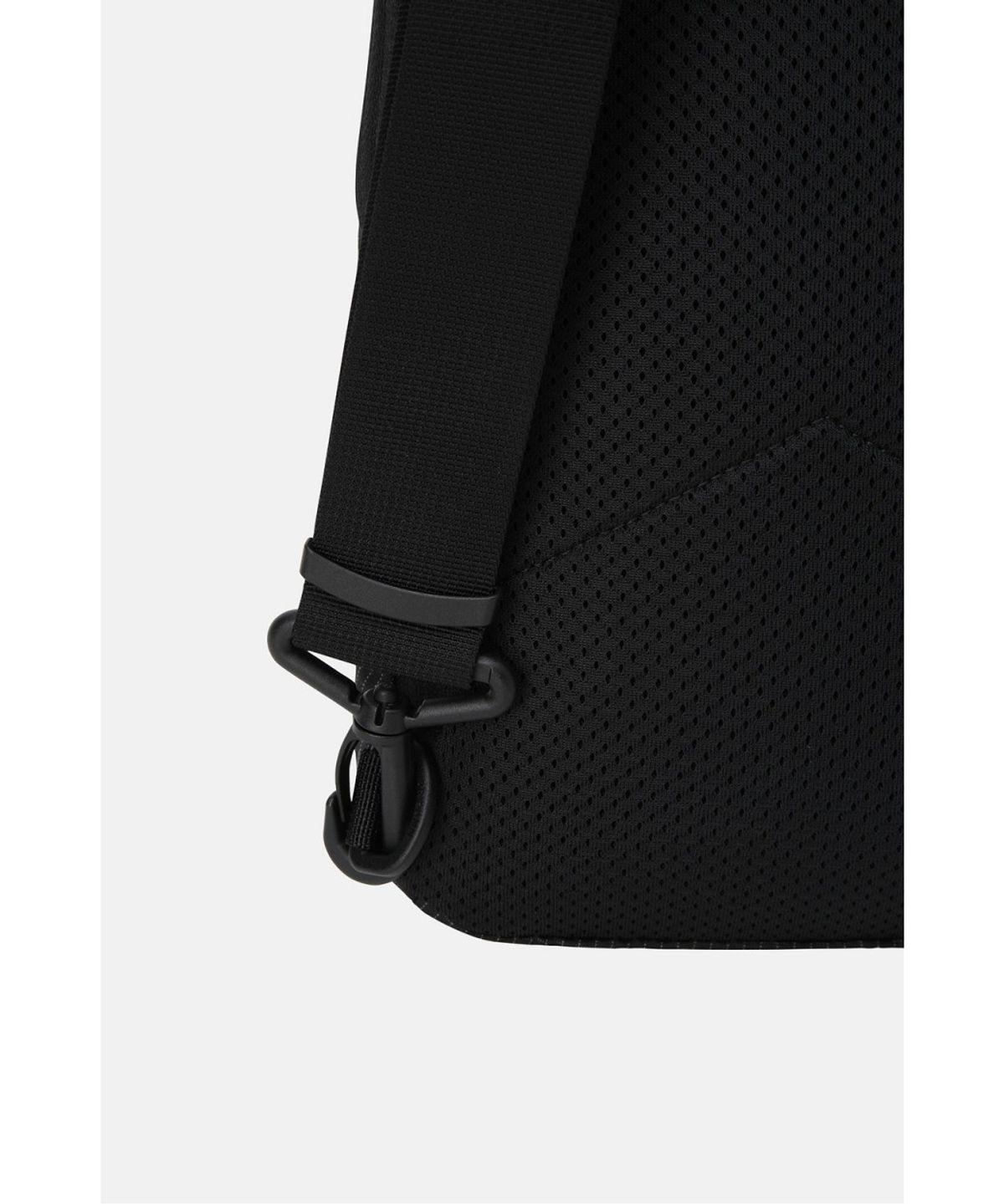 코오롱스포츠(KOLON SPORT) 하이킹 슬링백 QEBDX26211BLK