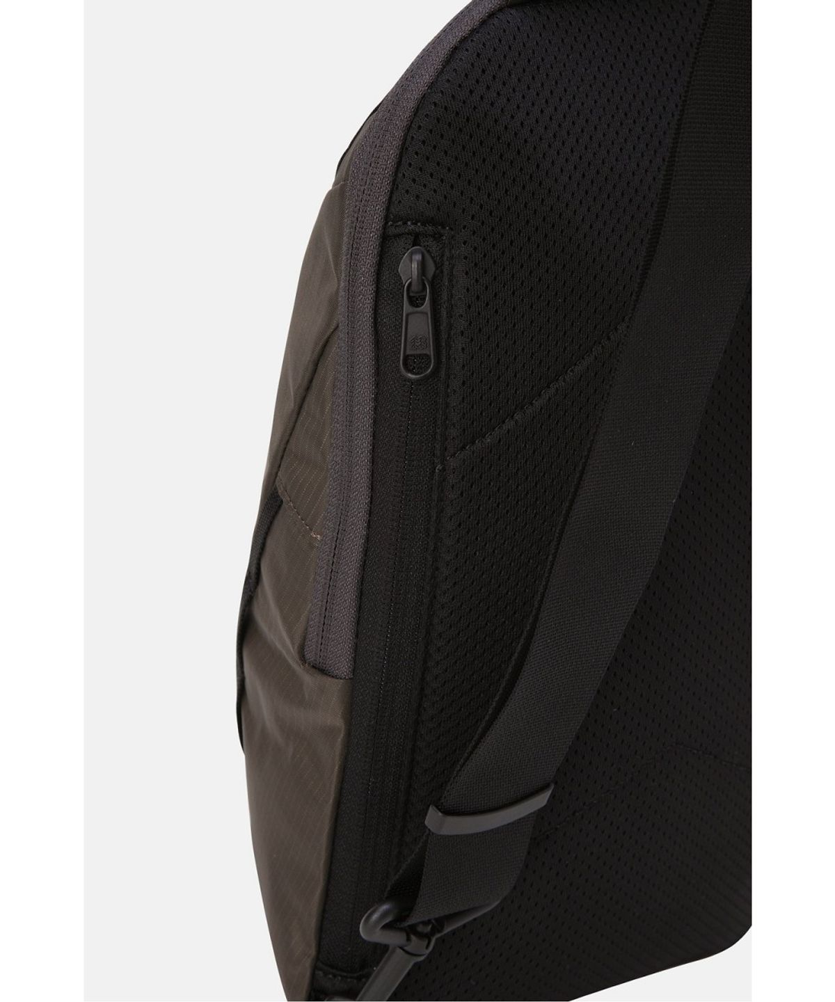 코오롱스포츠(KOLON SPORT) 하이킹 슬링백 QEBDX26211LBR