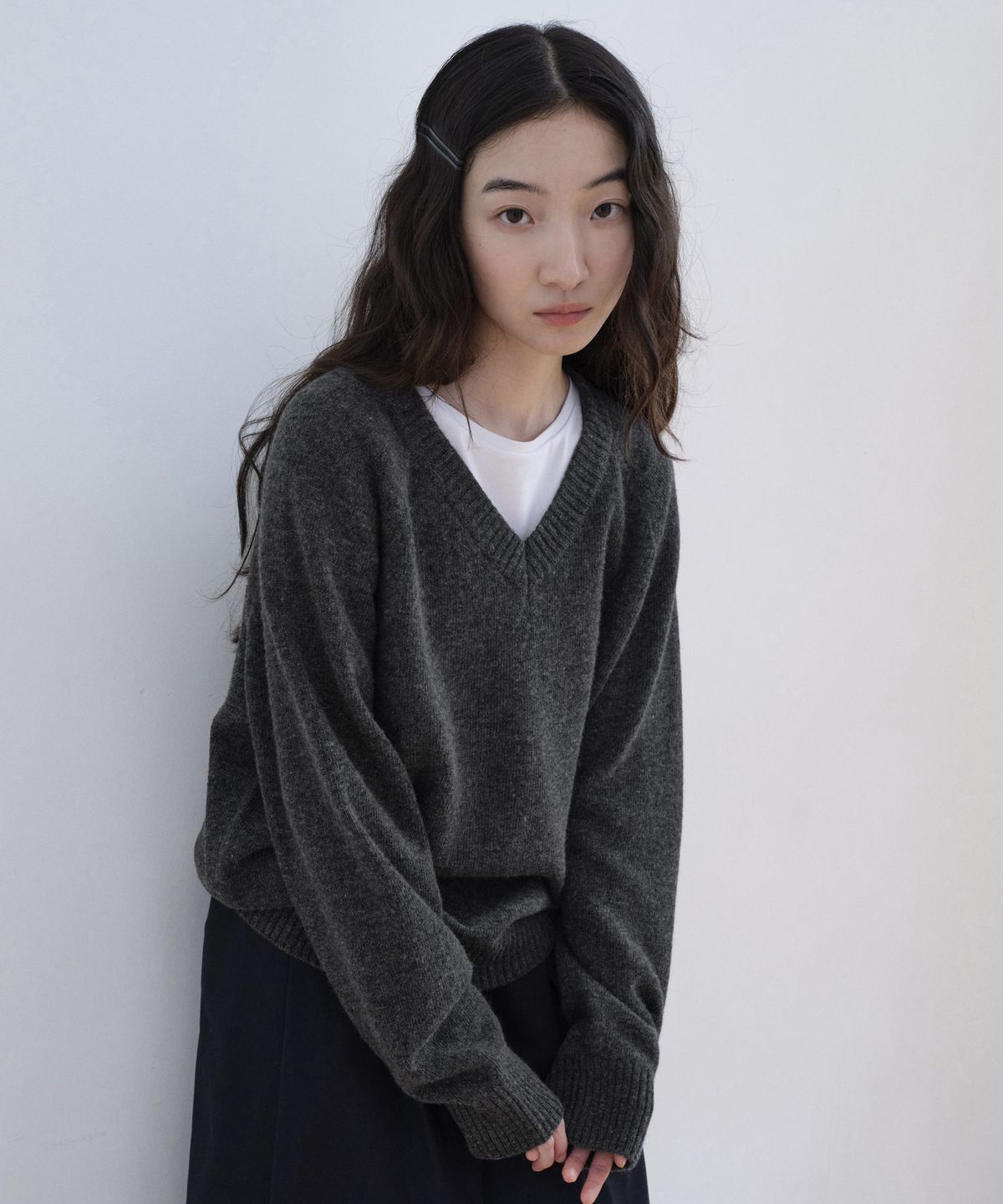 스텝어라운드(STEP AROUND) Cashmere reglan v neck knit_CHARCOAL