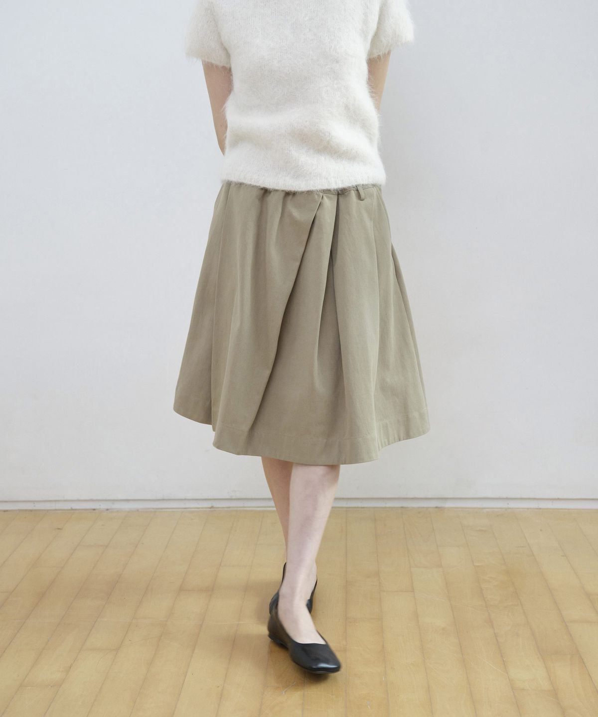 스텝어라운드(STEP AROUND) Cotton Tuck Pleated Banding Mid Skirt_BEIGE