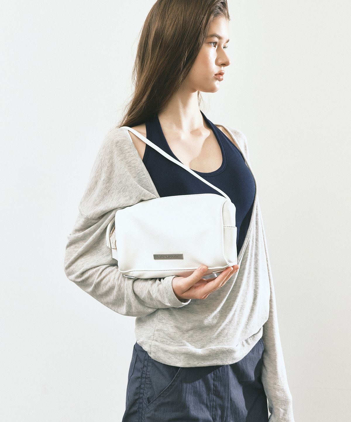 닉앤니콜(NICK&NICOLE) EMBOSSED METAL MINI BAG_IVORY