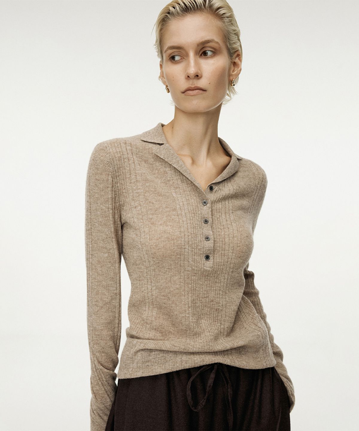 우마뭉(UMARMUNG) Weightless wool cashmere collared henley pullover_Oatmeal