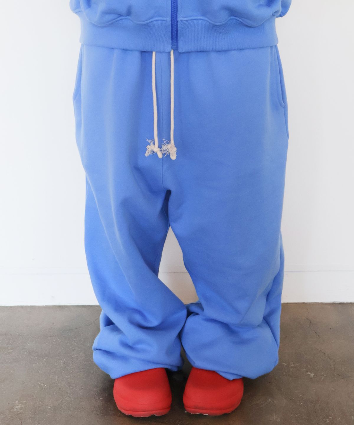 키코지(KIKOZY) Macaroon Sweat Pants_Blue Soda