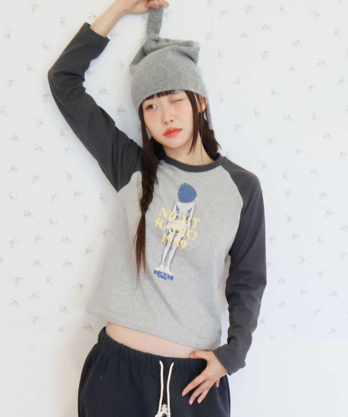 키코지(KIKOZY) Night Radio Raglan T-shirt_Chacoal
