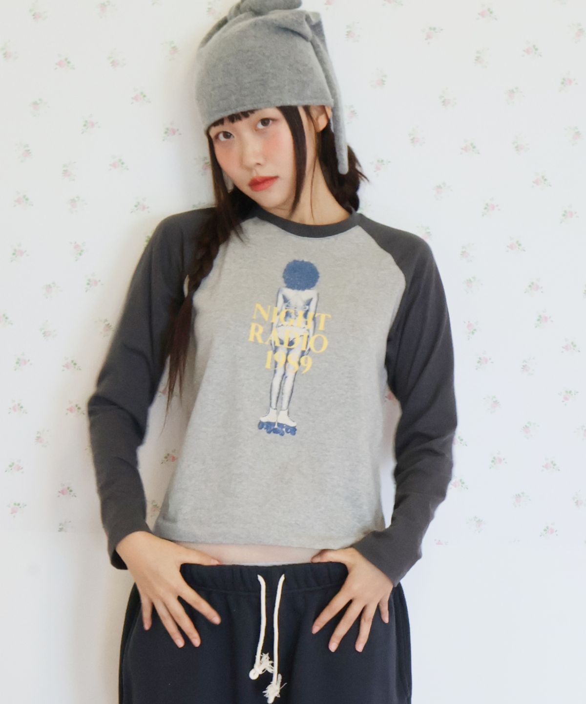 키코지(KIKOZY) Night Radio Raglan T-shirt_Chacoal