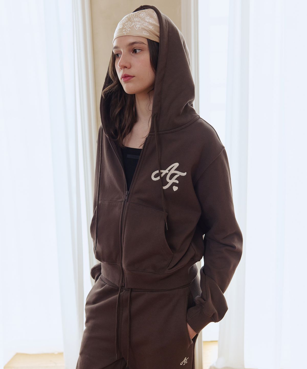 애프터아워즈(AFTERHOURS) LOGO EMBROIDERED HOODIE ZIP-UP (BROWN)