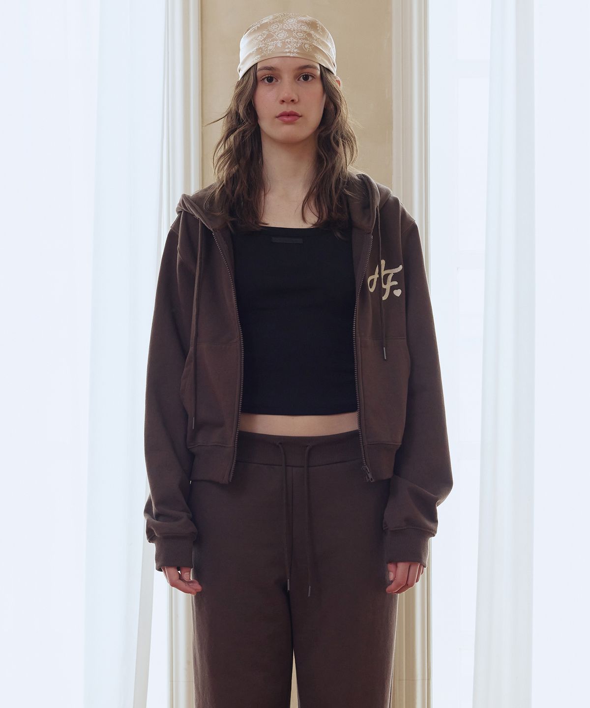 애프터아워즈(AFTERHOURS) LOGO EMBROIDERED HOODIE ZIP-UP (BROWN)