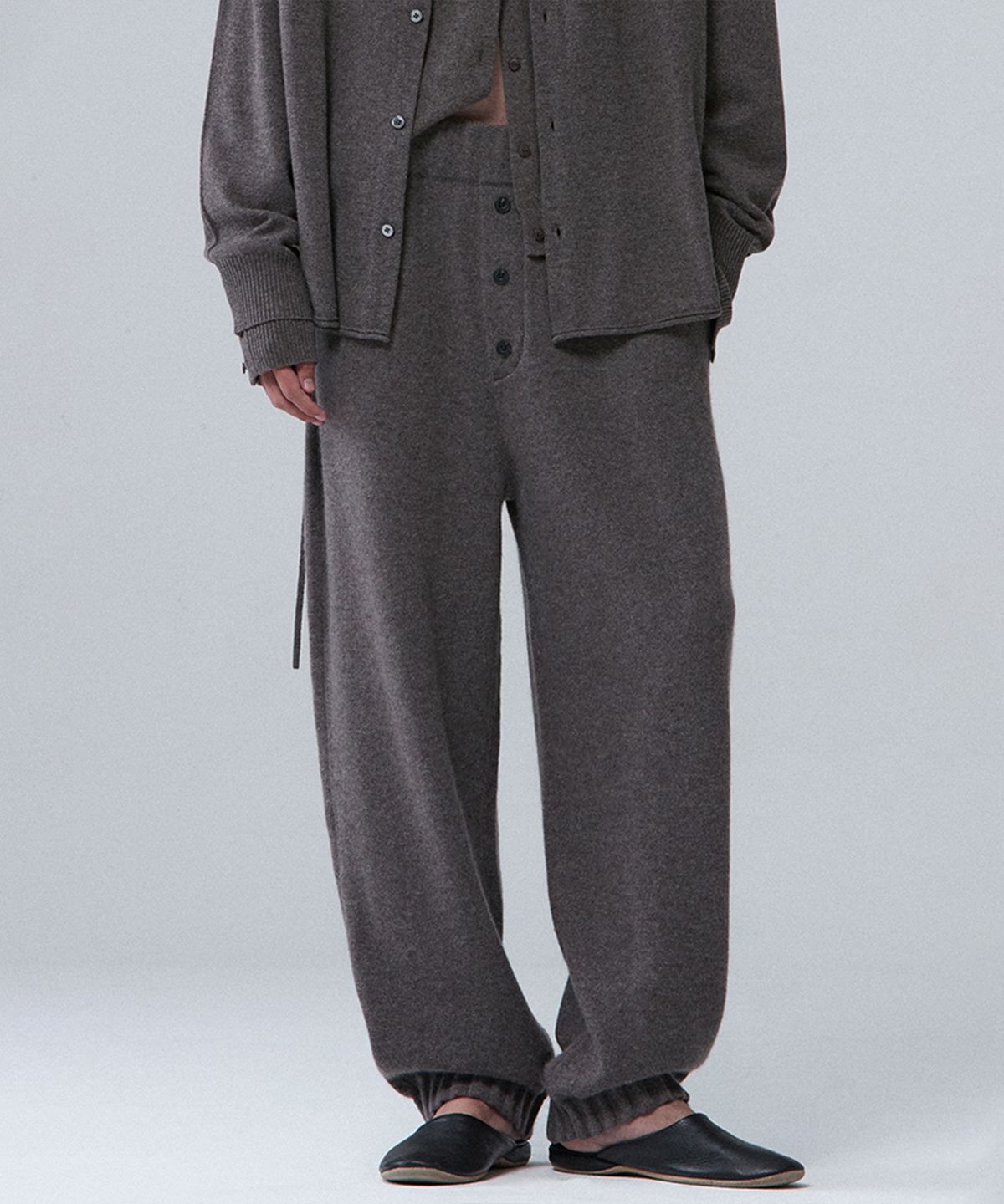우마뭉(UMARMUNG) Wool cashmere jogger pant_Taupe