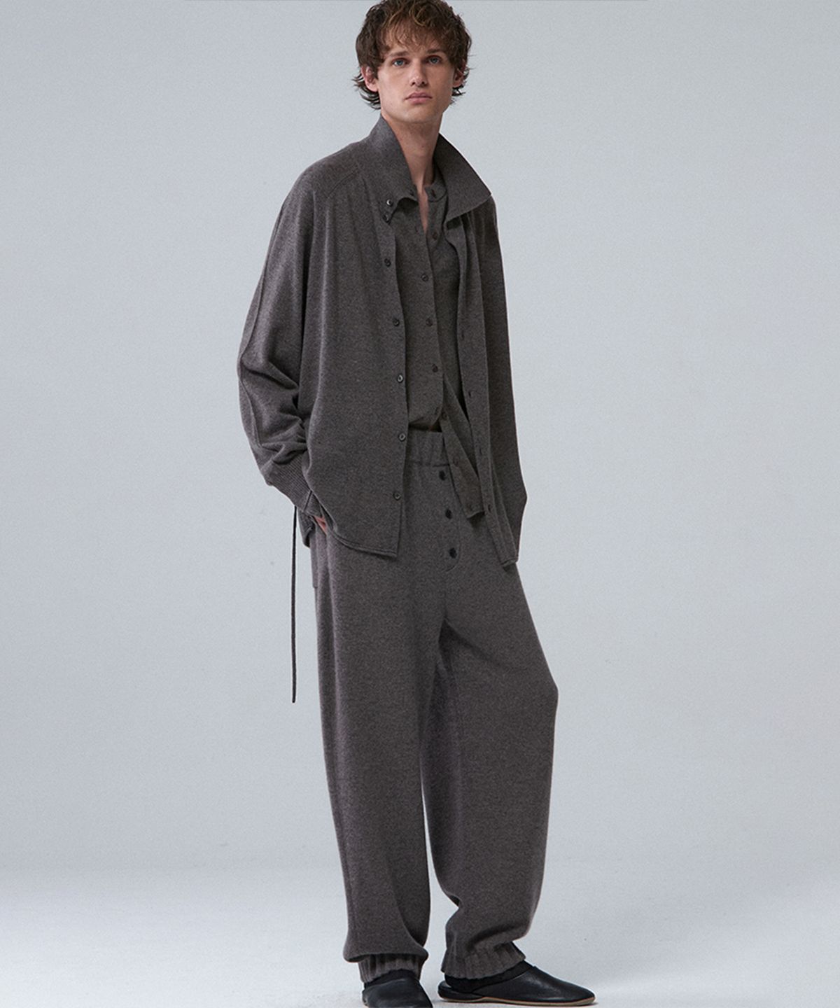 우마뭉(UMARMUNG) Wool cashmere jogger pant_Taupe