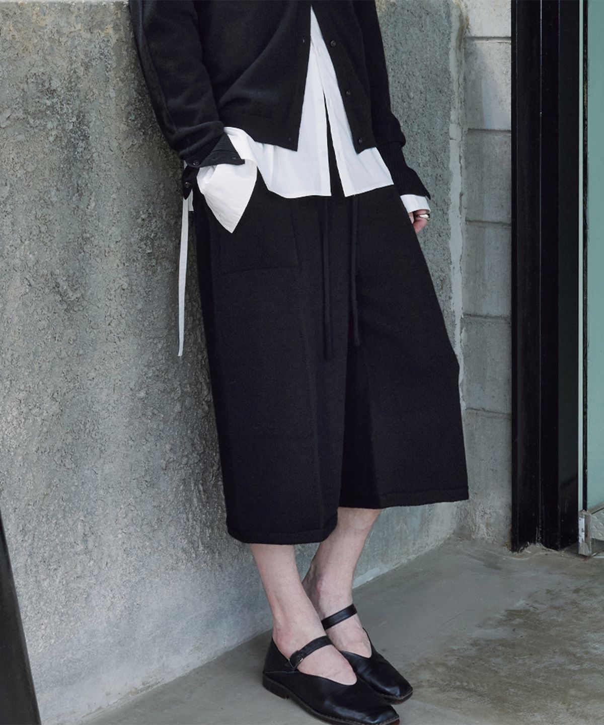 우마뭉(UMARMUNG) Super fine merino wholegarment bermuda pants_Black