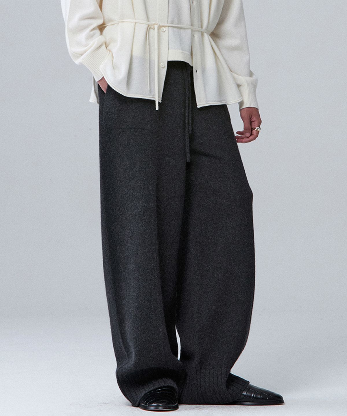 우마뭉(UMARMUNG) Super fine merino wholegarment pants_Charcoal