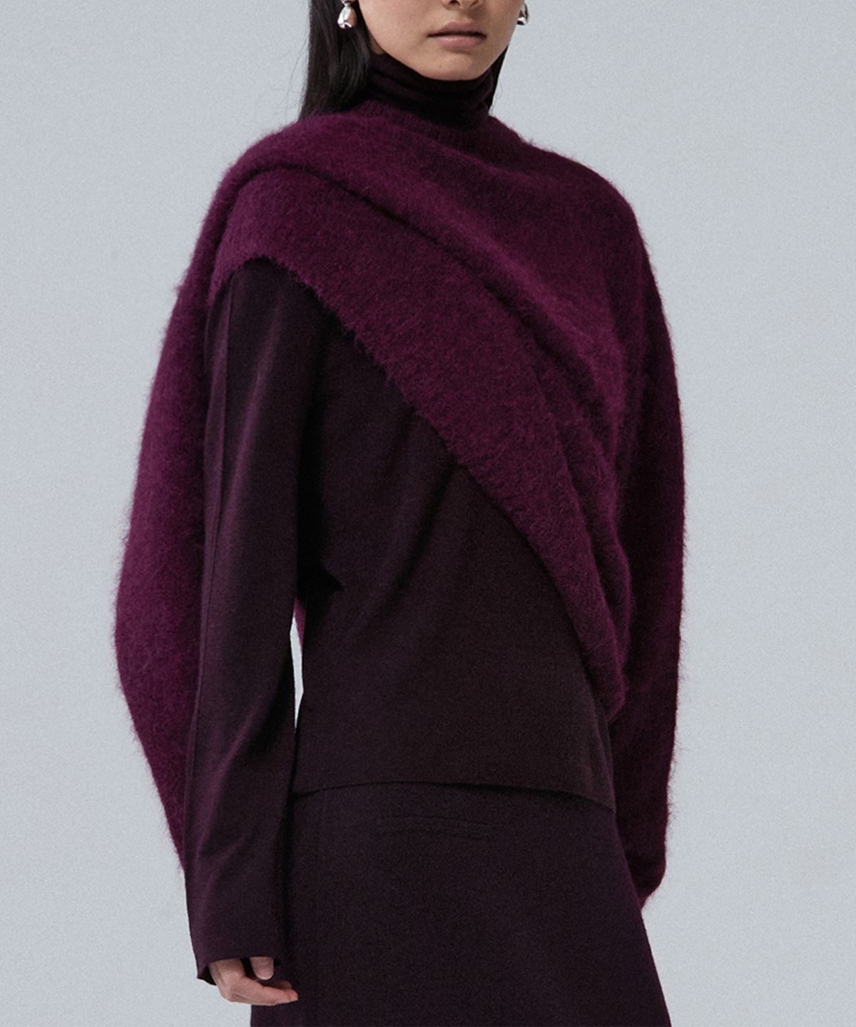 우마뭉(UMARMUNG) Weightless wool turtle neck pullover_Black berry