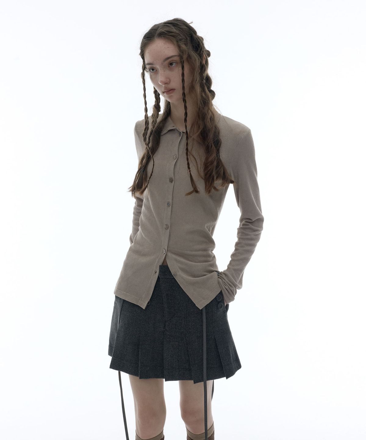 오호스(OJOS) Buttoned Turtle Top / Tan