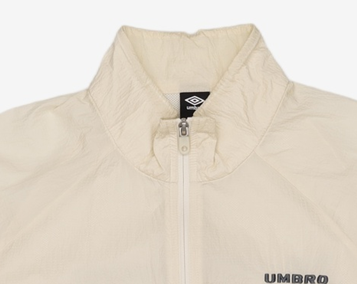 엄브로(UMBRO) 크링클 스탠넥 풀집업 자켓 베이지(UO323CJK81) 100