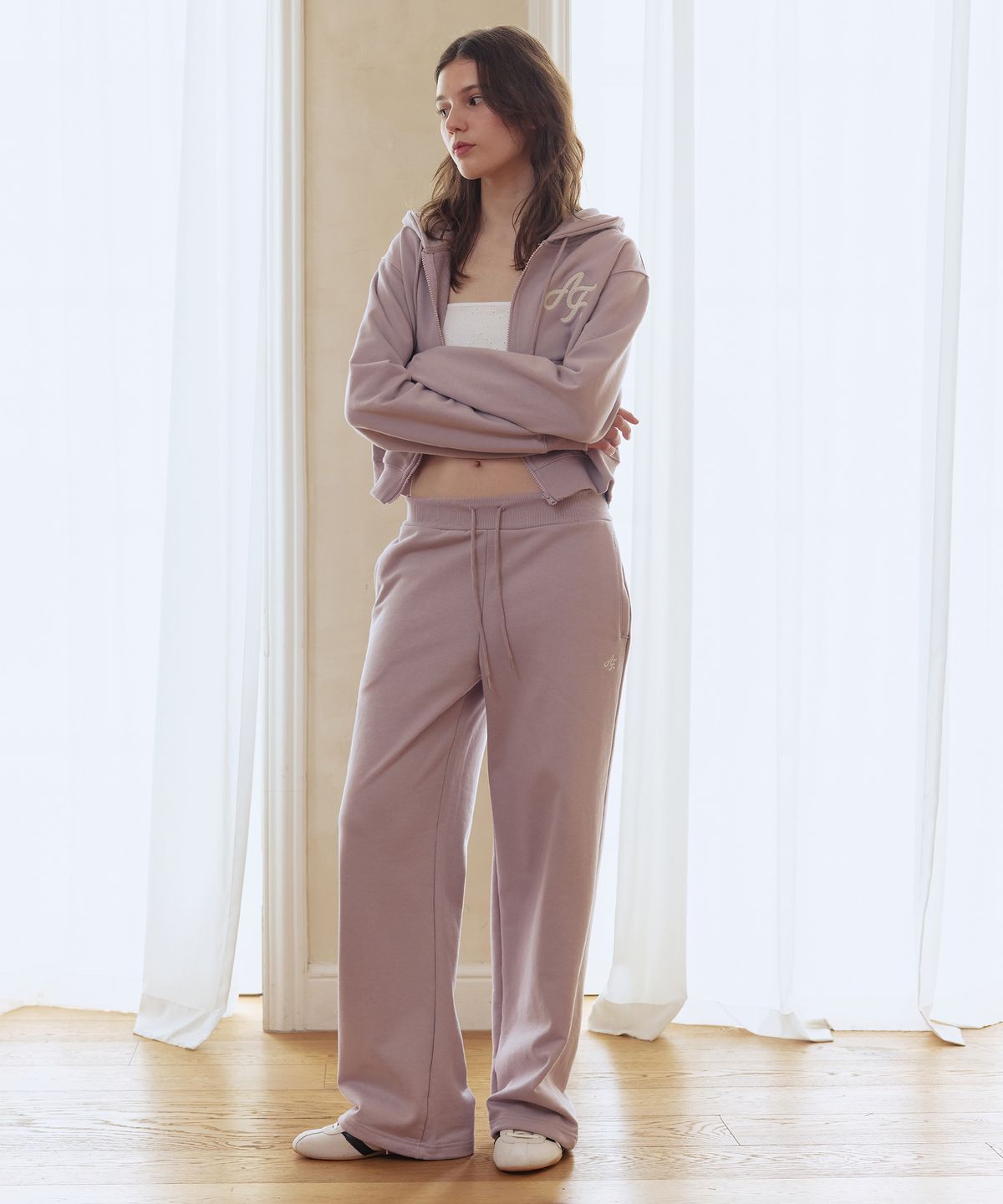 애프터아워즈(AFTERHOURS) LOGO EMBROIDERED SWEAT PANTS (LIGHT PURPLE)