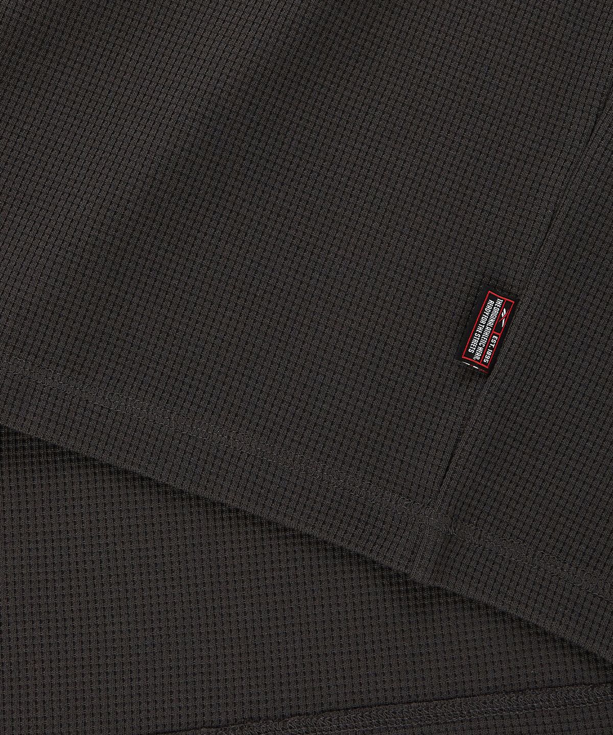 리복(REEBOK) 우븐 포켓 와플 긴팔티 - 차콜