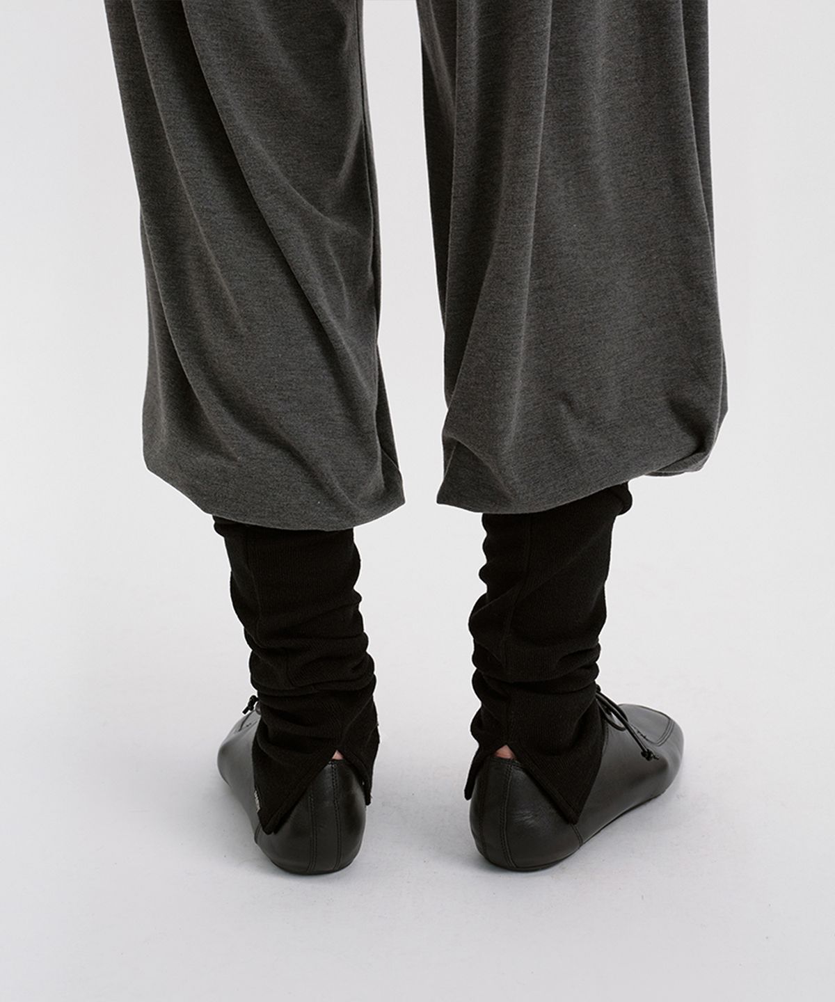 시메트릭 퍼센트(SYMMETRICPERCENT) Comfort Rib Leg Warmer / Black