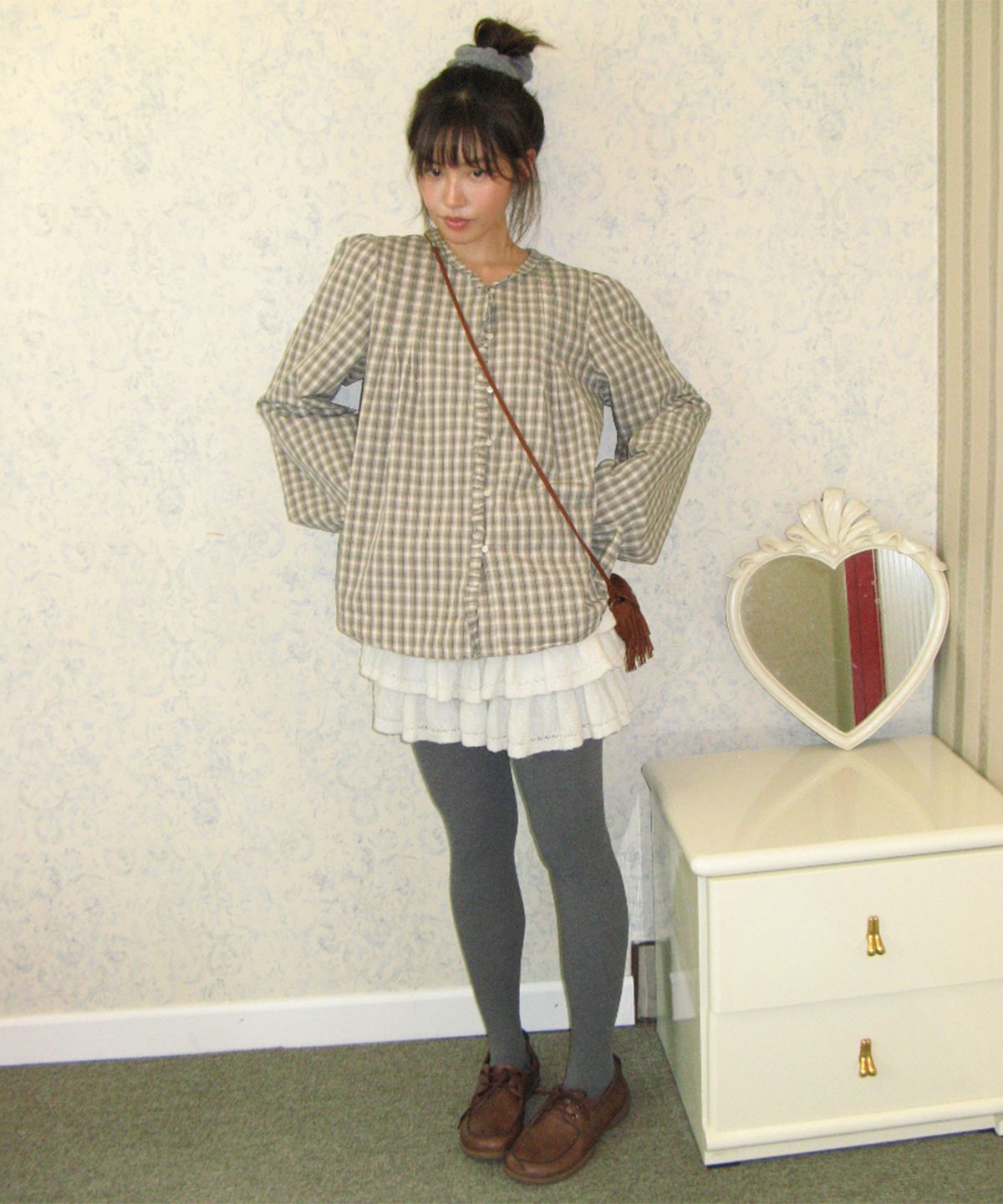 론론(RONRON) CHECK RUFFLE PINTUCK BLOUSE BROWN