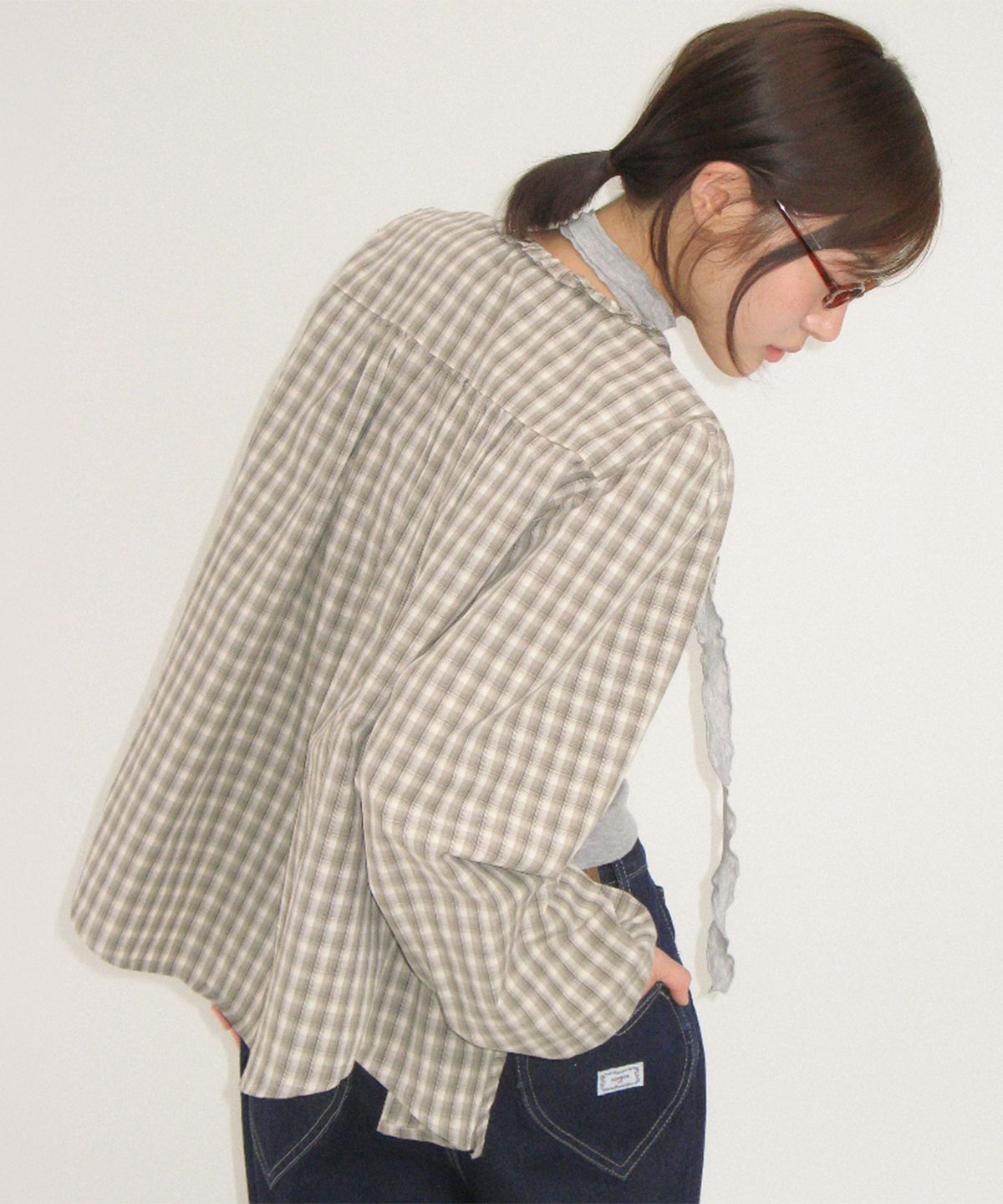 론론(RONRON) CHECK RUFFLE PINTUCK BLOUSE BROWN