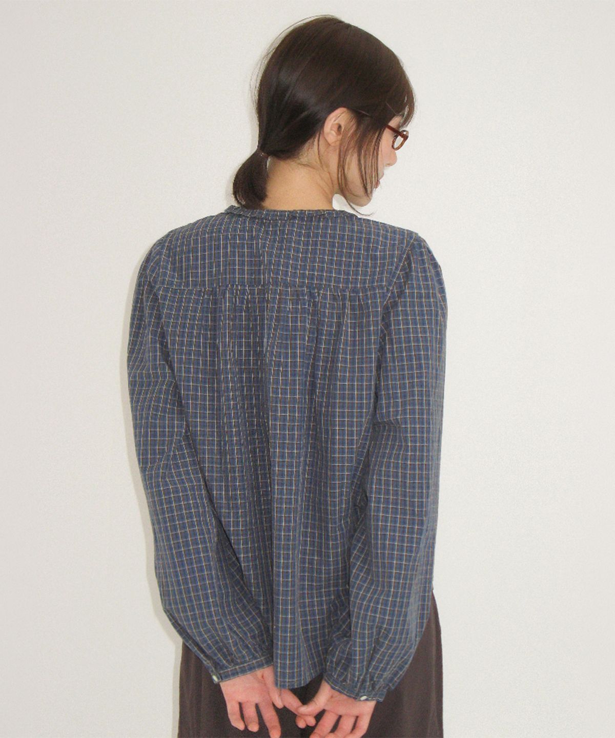 론론(RONRON) CHECK RUFFLE PINTUCK BLOUSE BLUE