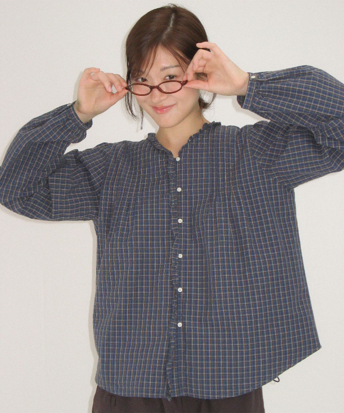 론론(RONRON) CHECK RUFFLE PINTUCK BLOUSE BLUE