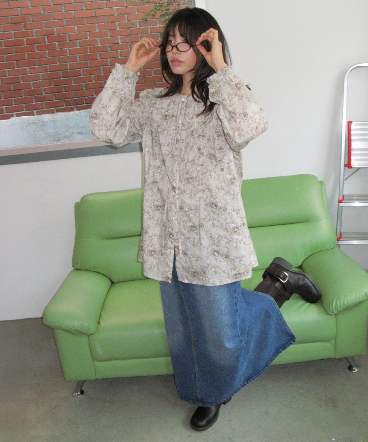 론론(RONRON) LACE RUFFLE BLOUSE FLORAL BEIGE