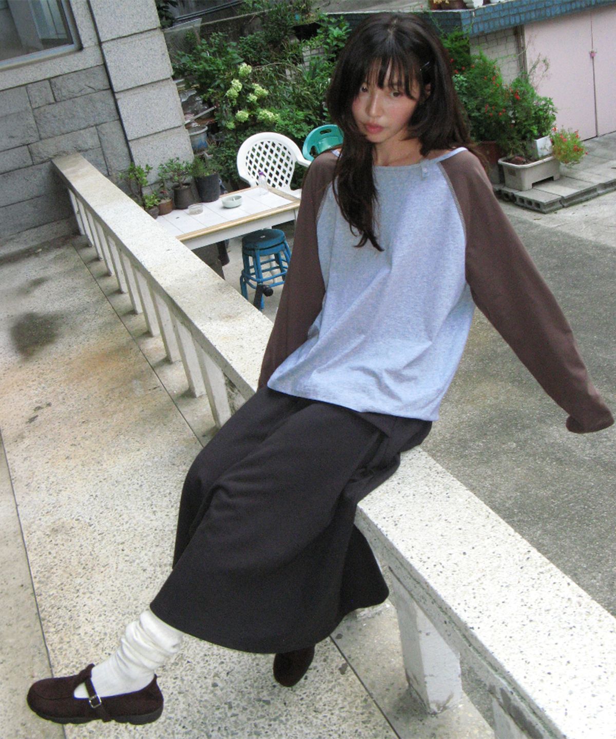 론론(RONRON) ROLL UP RAGLAN LONG SLEEVE BROWN