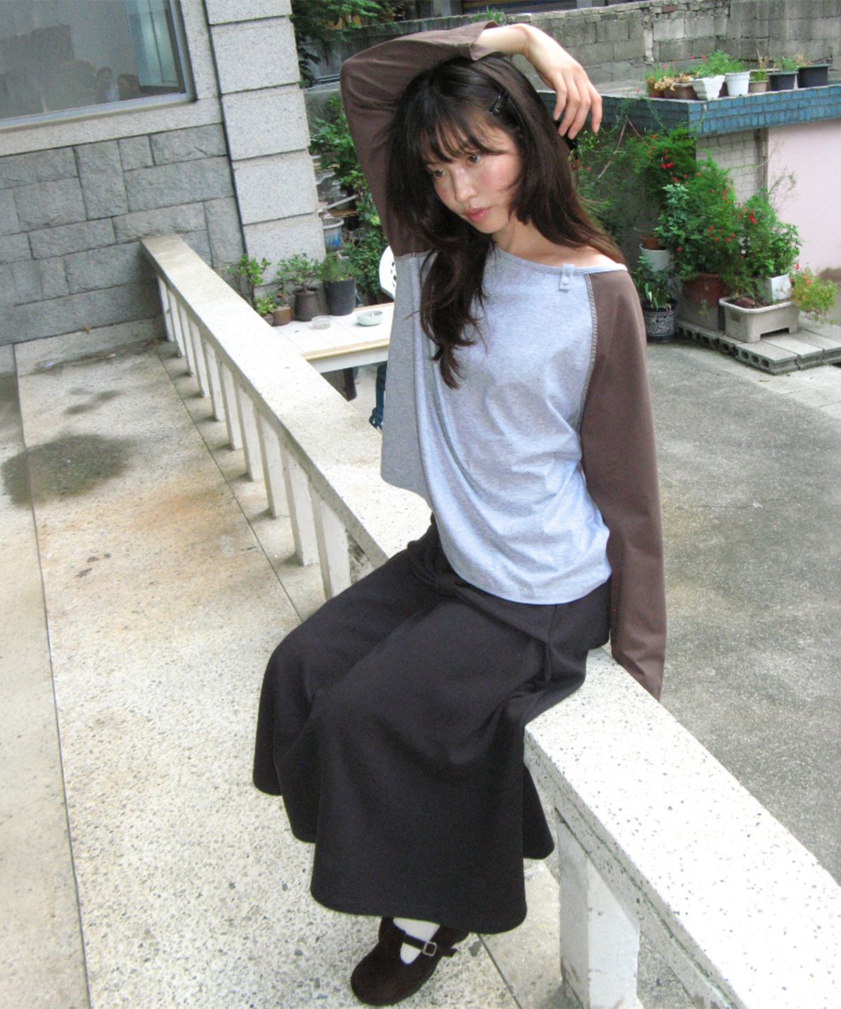 론론(RONRON) ROLL UP RAGLAN LONG SLEEVE BROWN