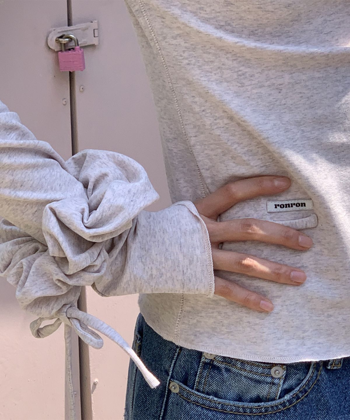 론론(RONRON) SCRUNCHIE SET LETTUCE SLIM LONG SLEEVE LIGHT PINK