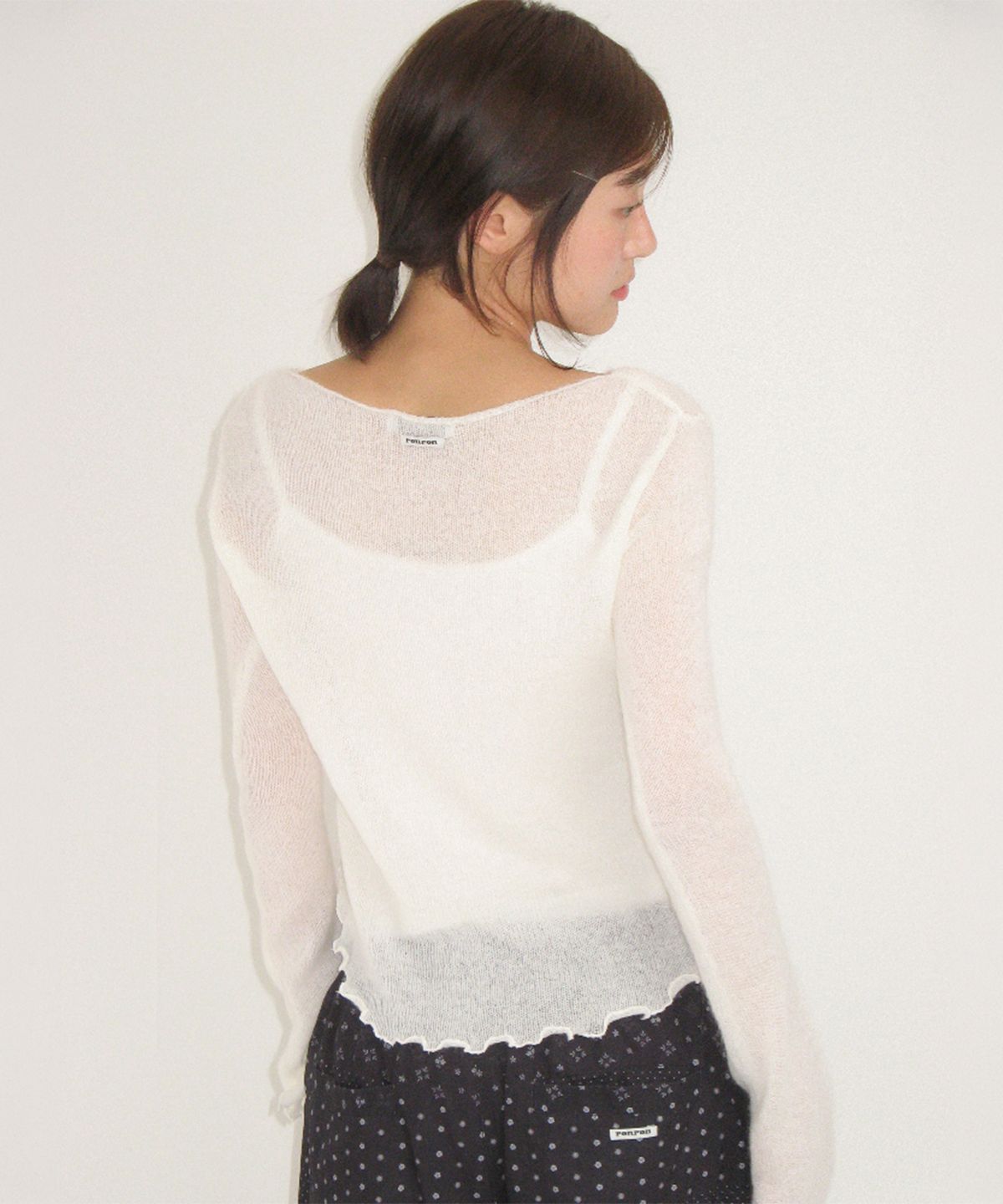 론론(RONRON) SHEER WAVY BOAT NECK KNIT IVORY