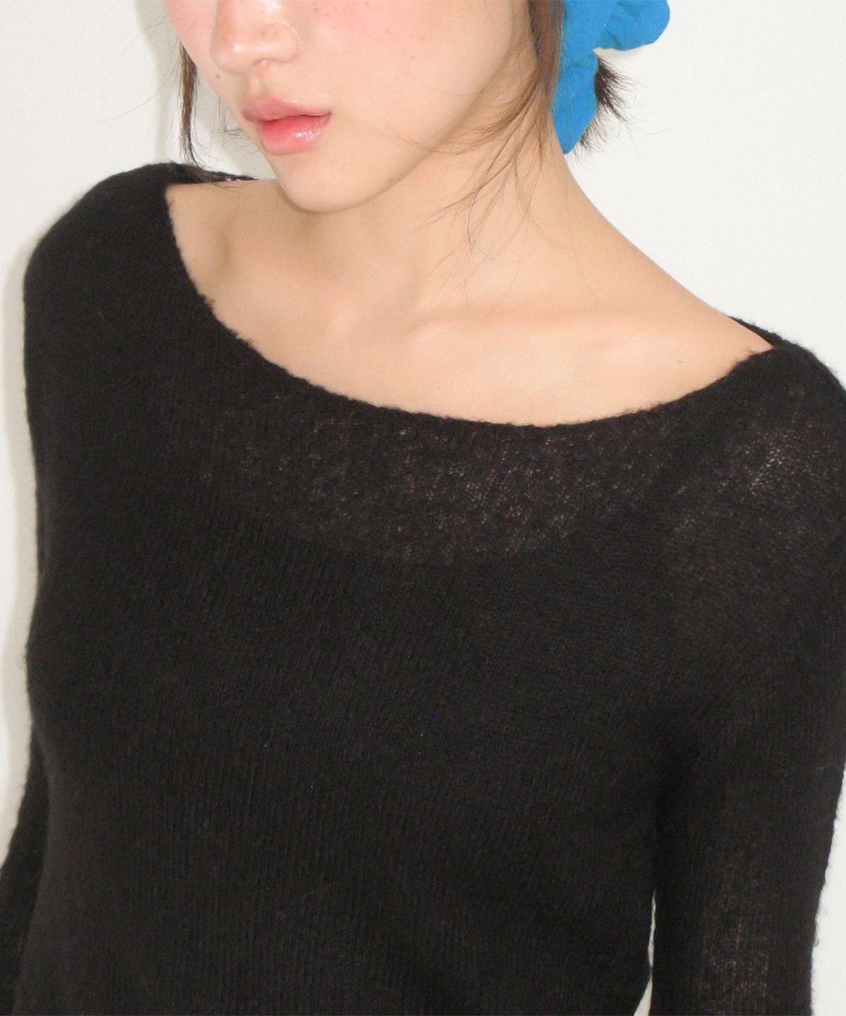 론론(RONRON) SHEER WAVY BOAT NECK KNIT BLACK