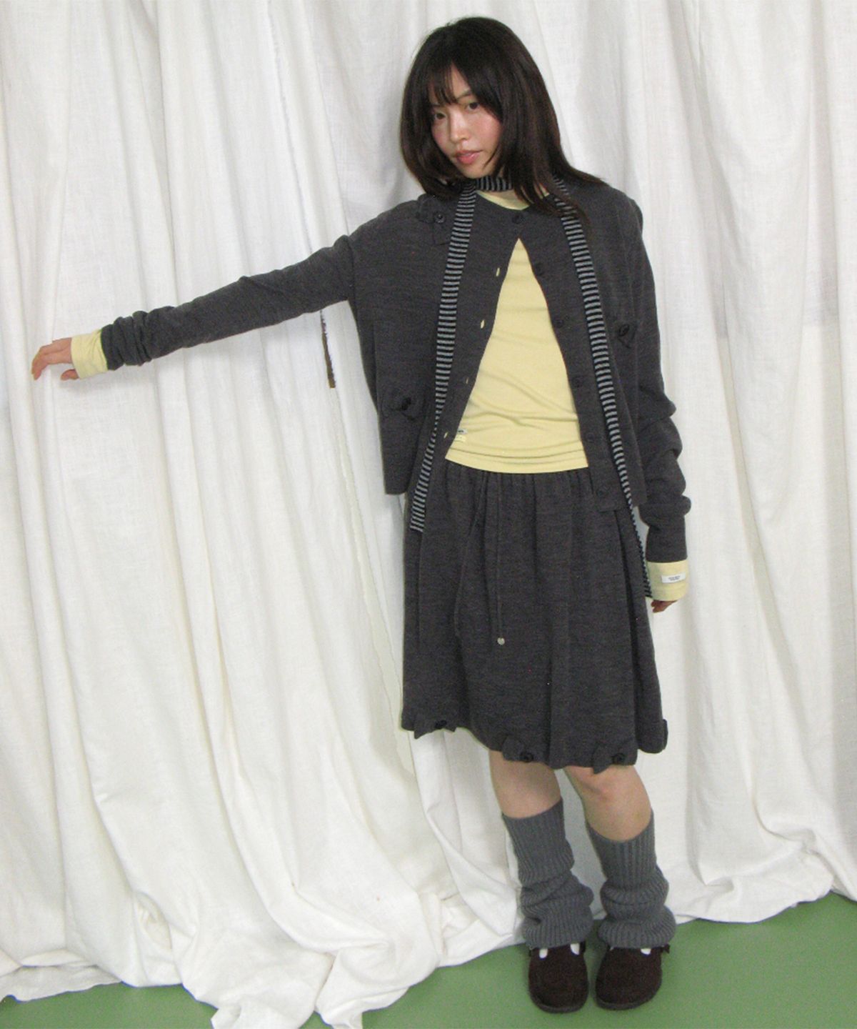 론론(RONRON) BUTTON RIBBON KNIT SKIRT CHARCOAL