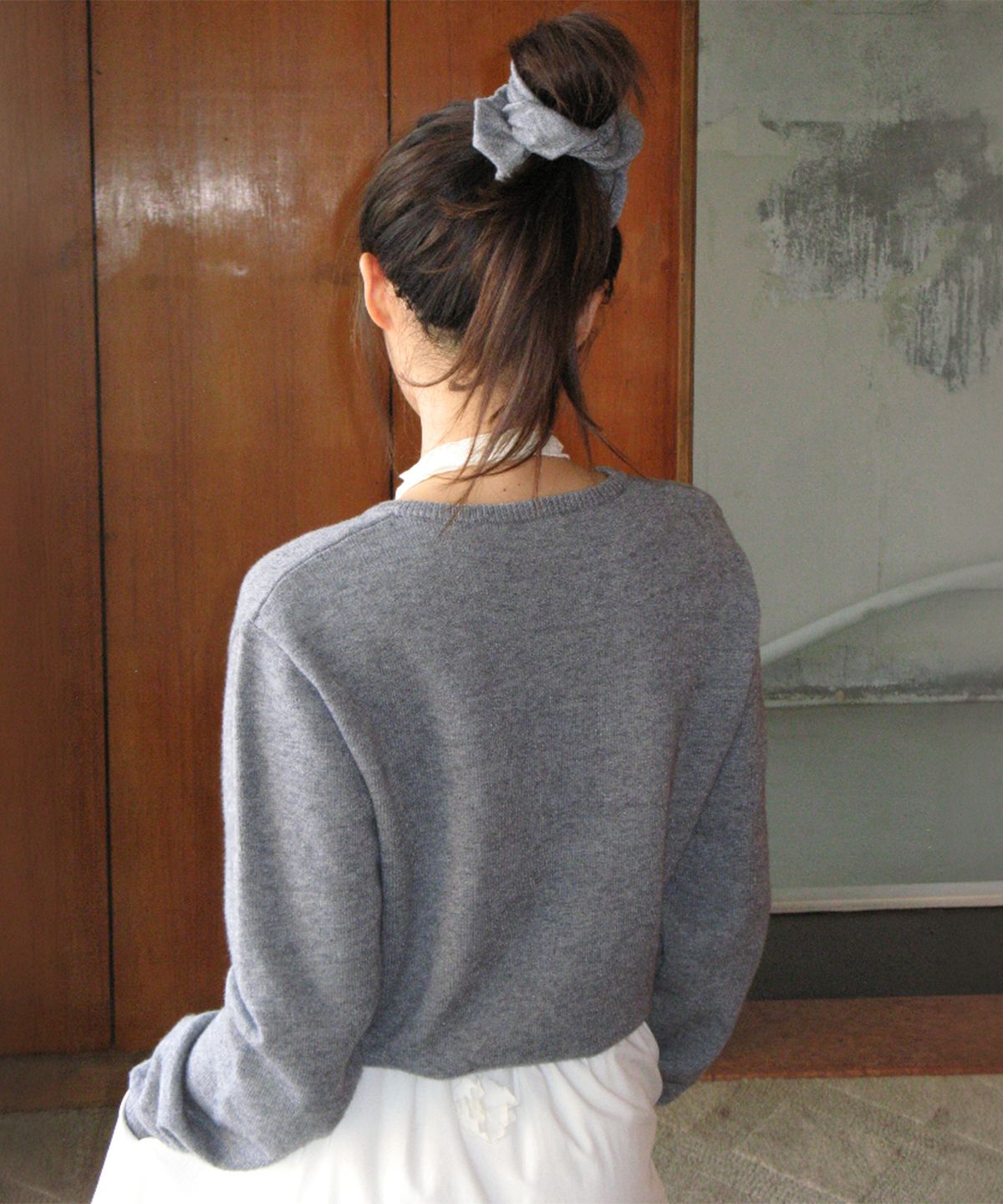 론론(RONRON) SCRUNCHIE SET LETTERING V NECK KNIT GREY