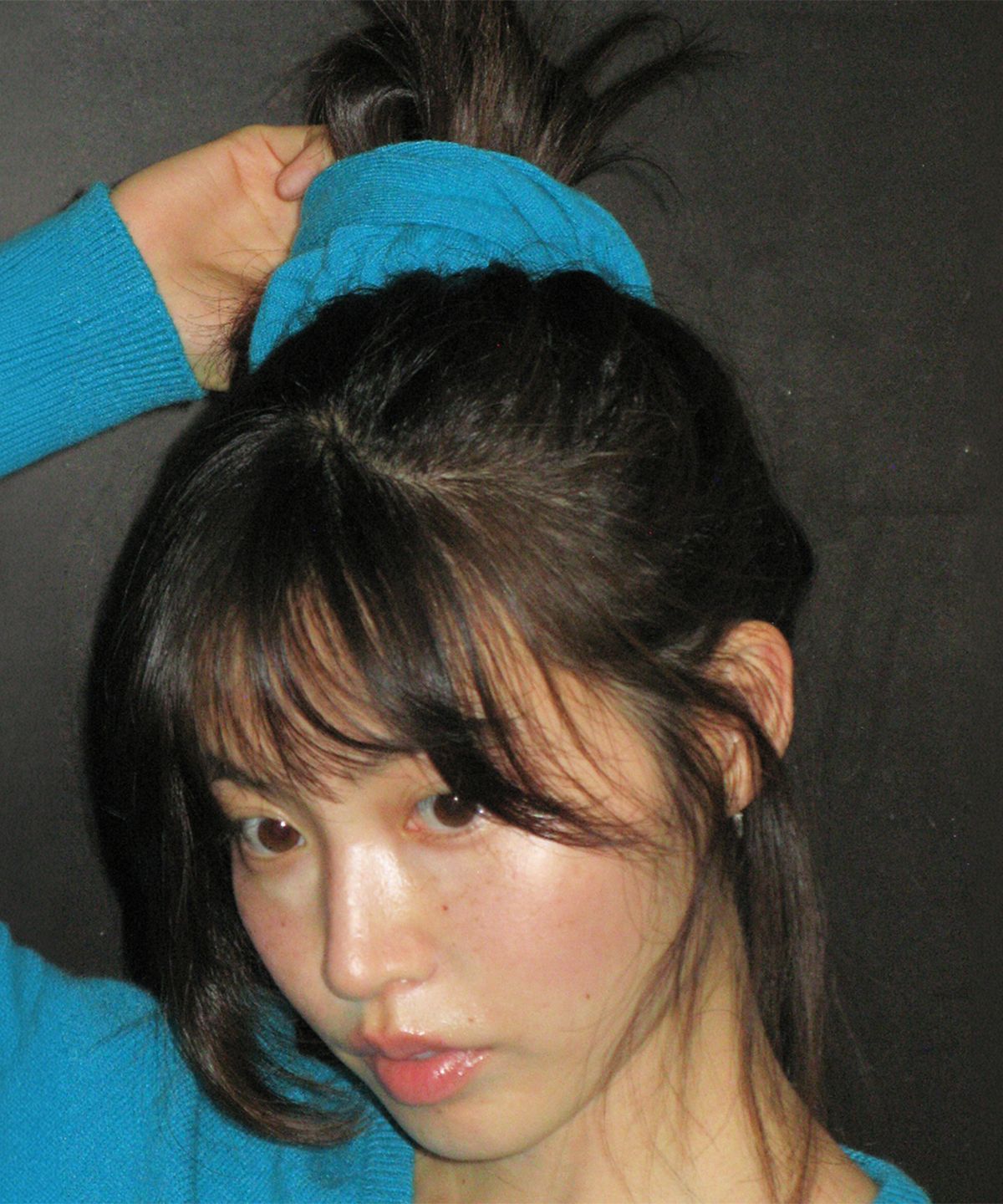 론론(RONRON) SCRUNCHIE SET LETTERING V NECK KNIT BLUE
