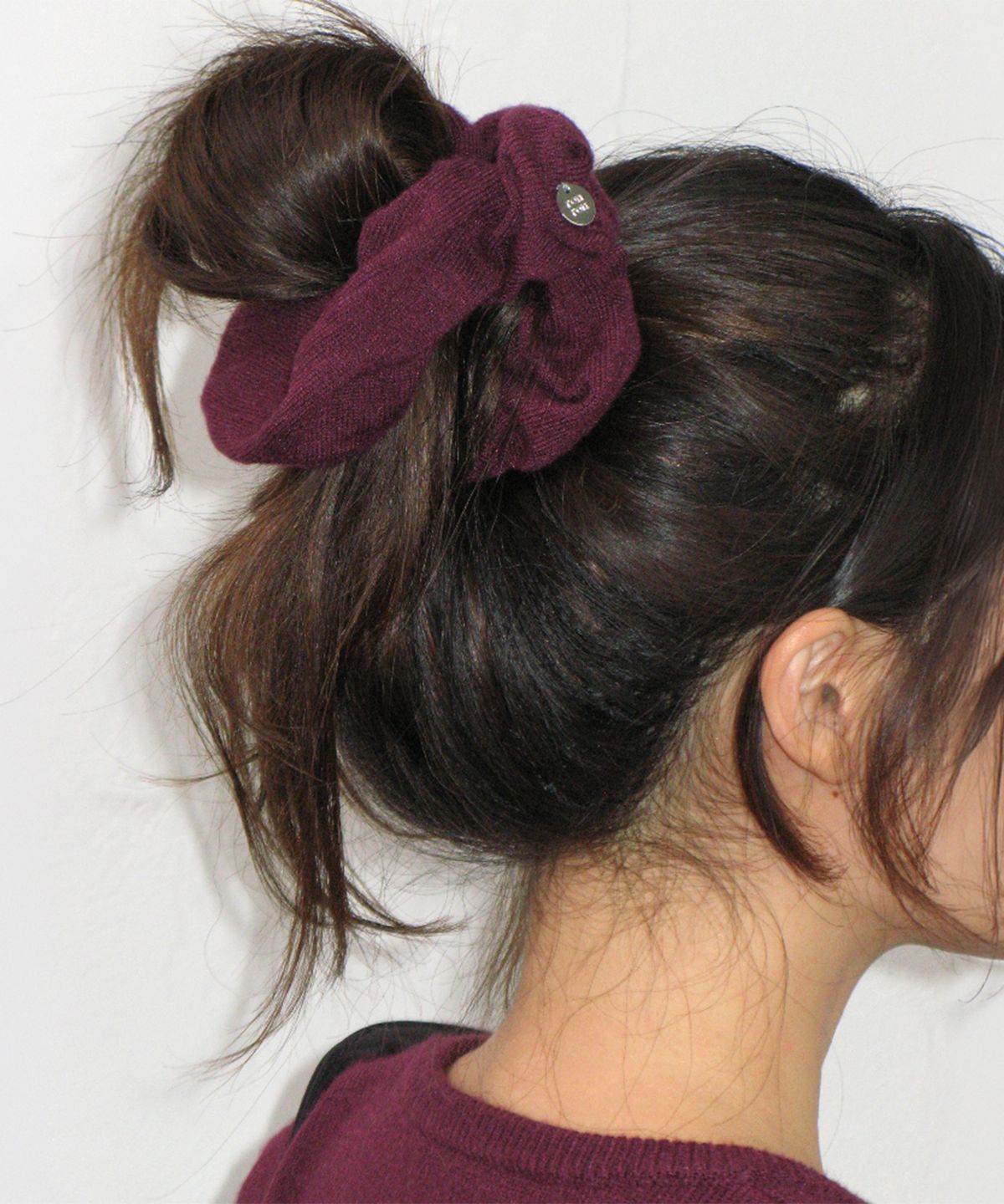 론론(RONRON) SCRUNCHIE SET LETTERING V NECK KNIT PURPLE