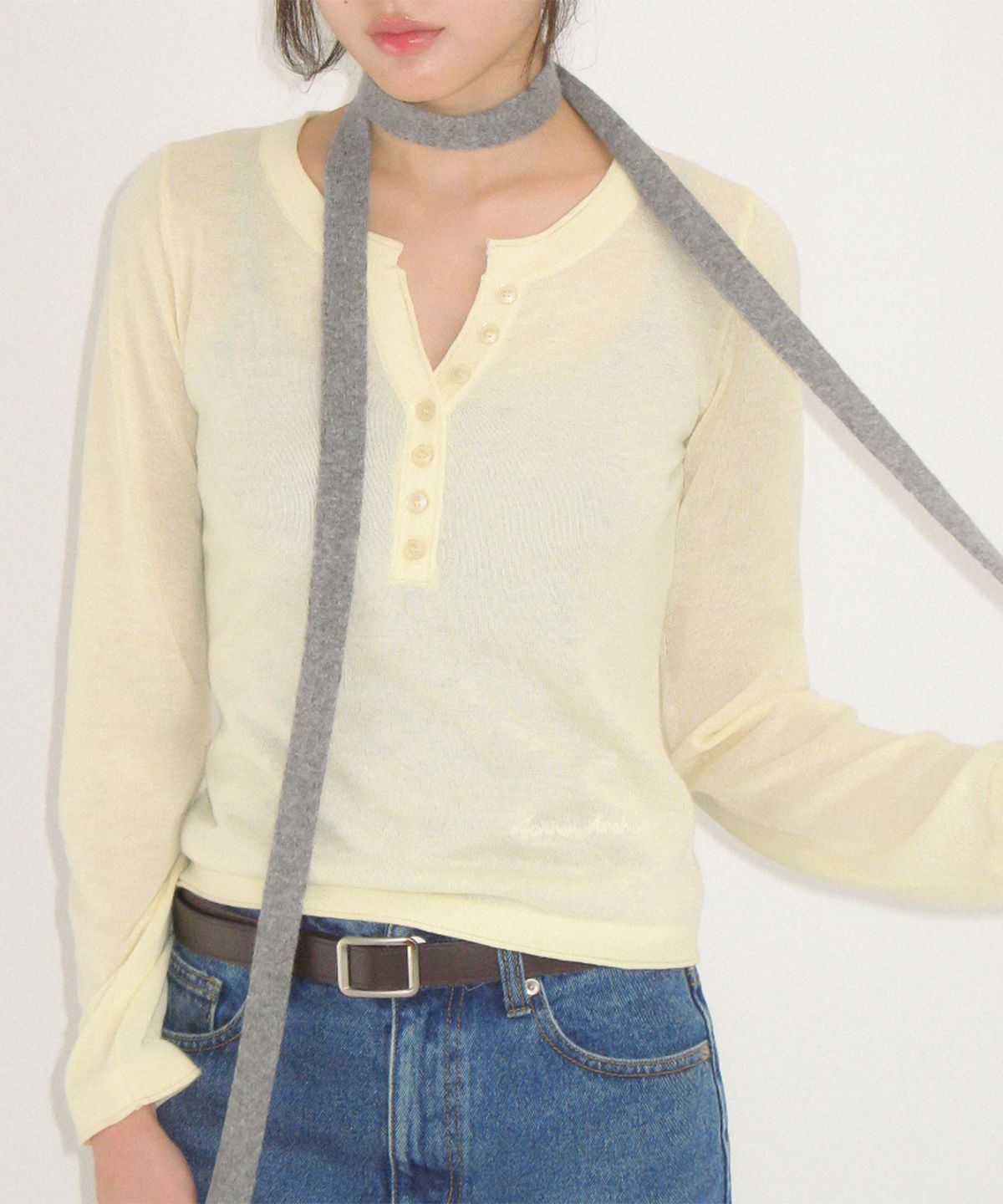론론(RONRON) SHEER HENLEY NECK KNIT BUTTER