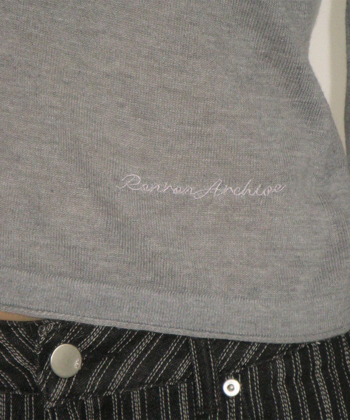 론론(RONRON) SHEER HENLEY NECK KNIT GREY