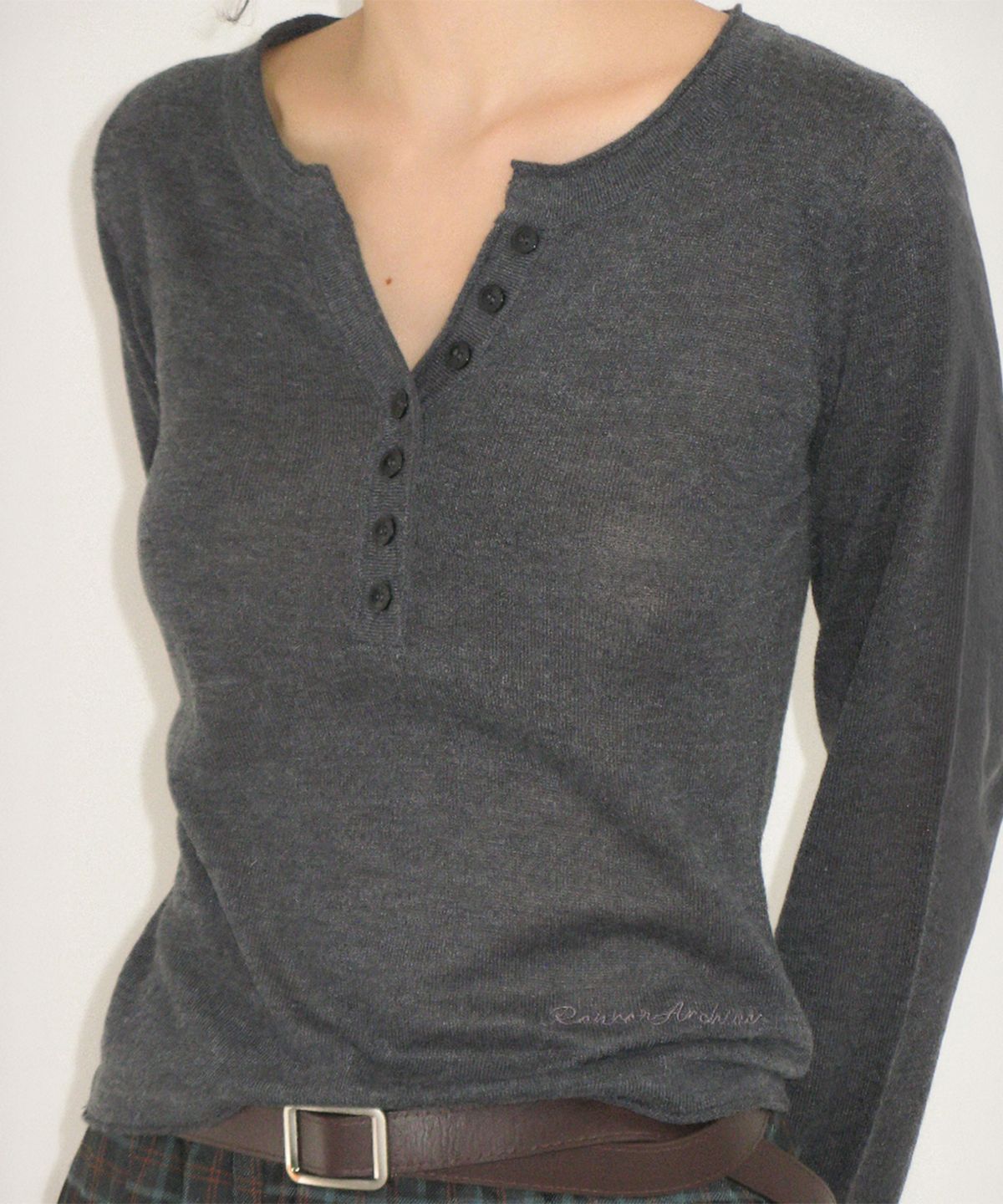 론론(RONRON) SHEER HENLEY NECK KNIT CHARCOAL