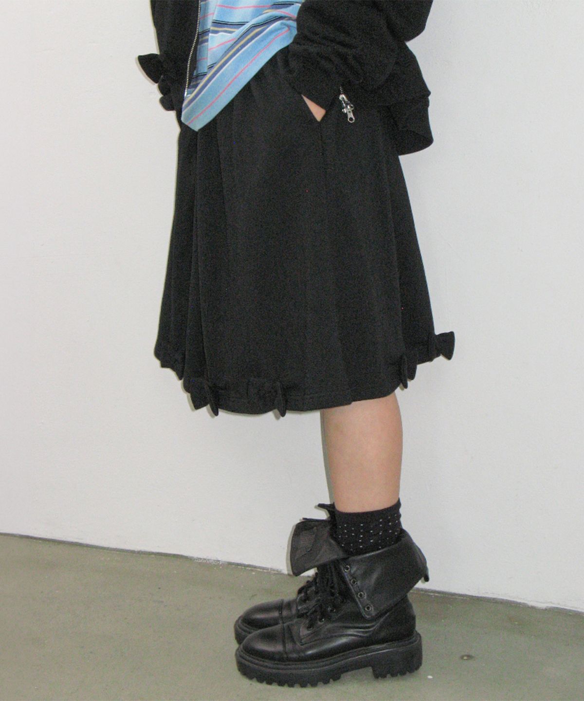 론론(RONRON) BUTTON RIBBON SWEAT MIDI SKIRT BLACK