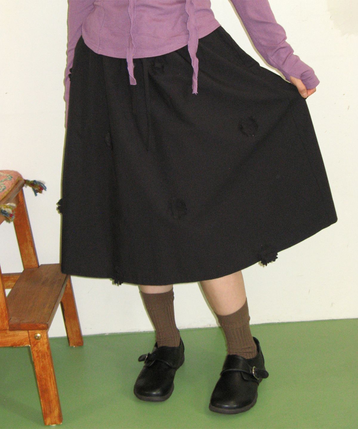 론론(RONRON) MINI FLOWER SKIRT BLACK