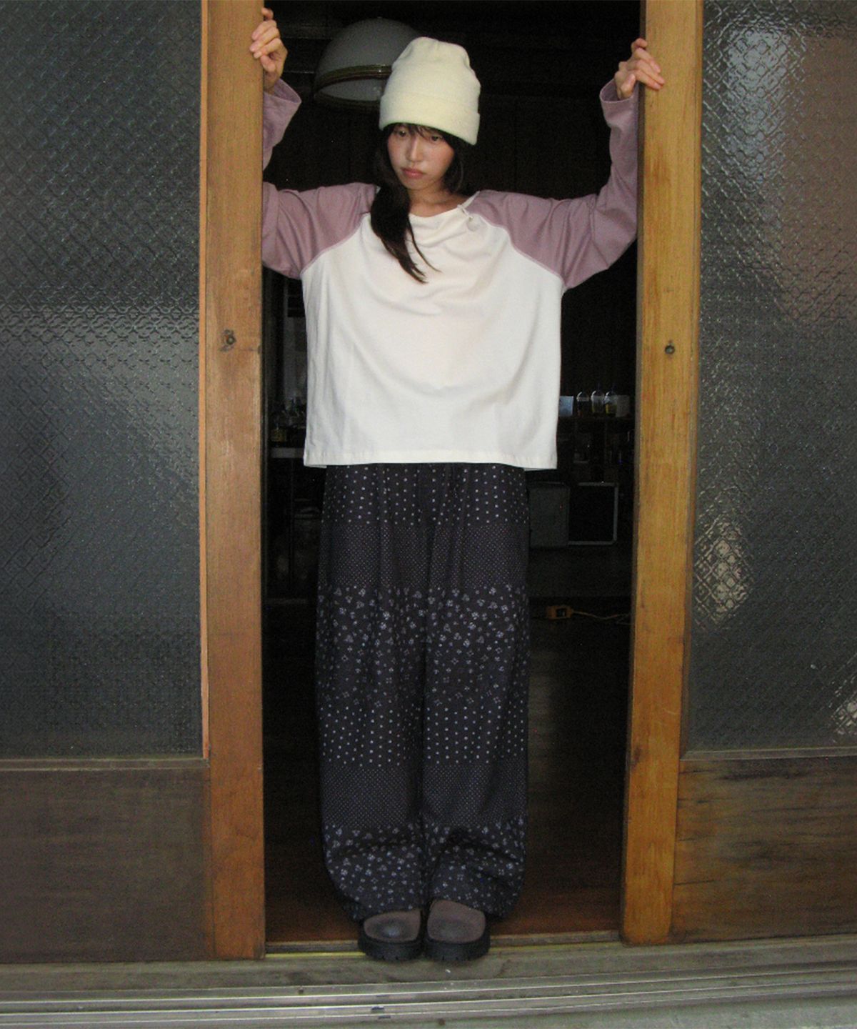 론론(RONRON) FLORAL PATCHWORK PINTUCK PANTS NAVY