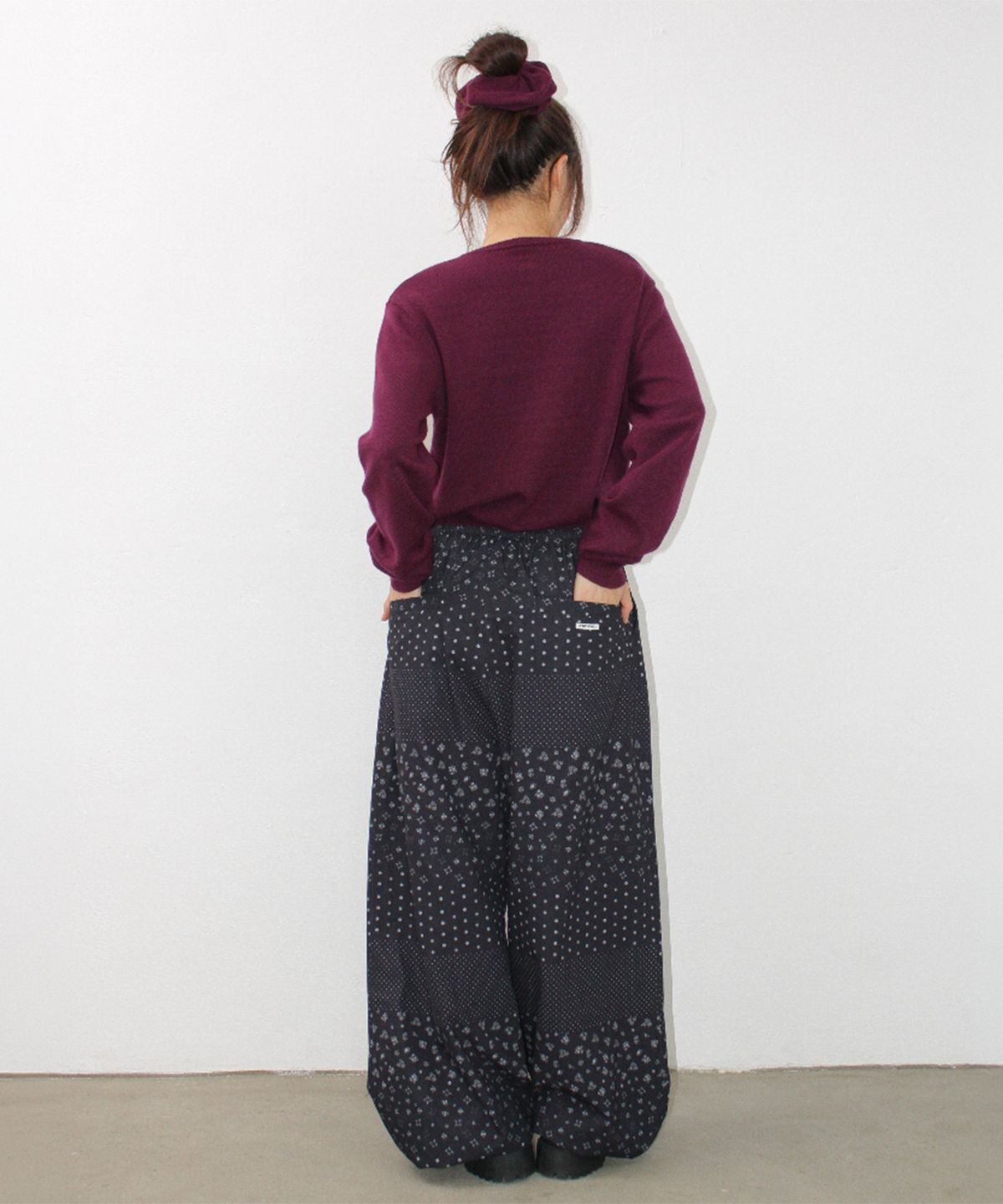 론론(RONRON) FLORAL PATCHWORK PINTUCK PANTS NAVY