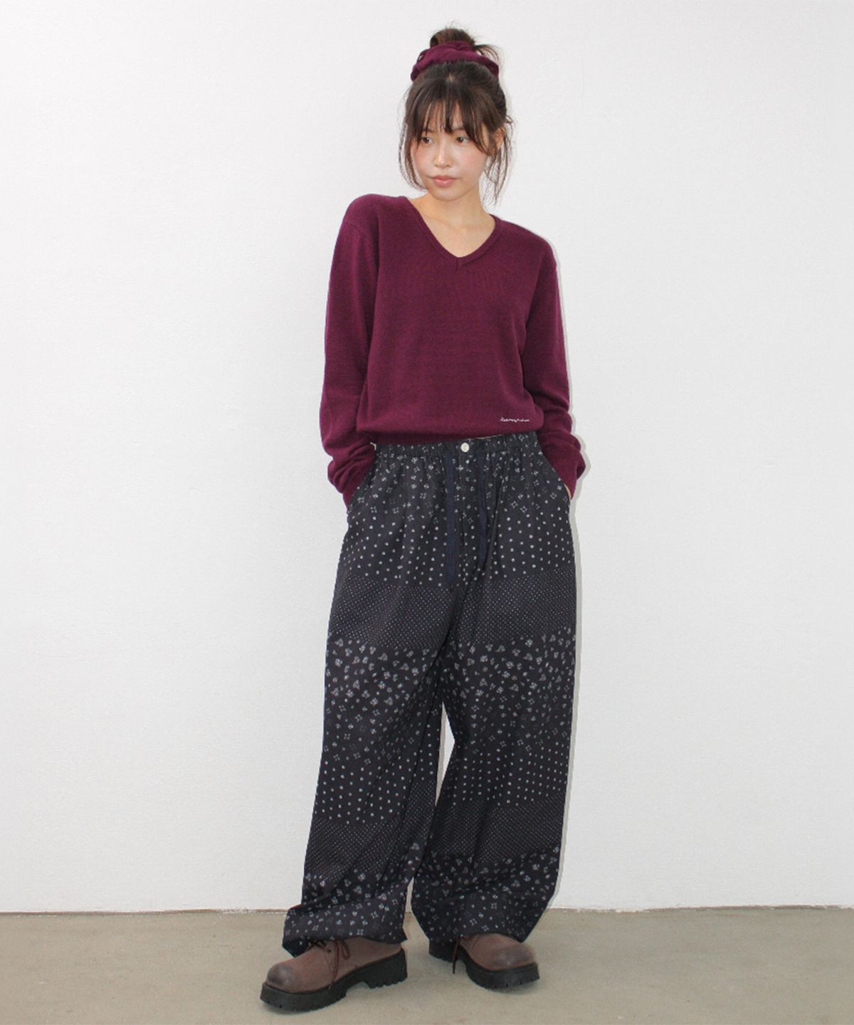 론론(RONRON) FLORAL PATCHWORK PINTUCK PANTS NAVY