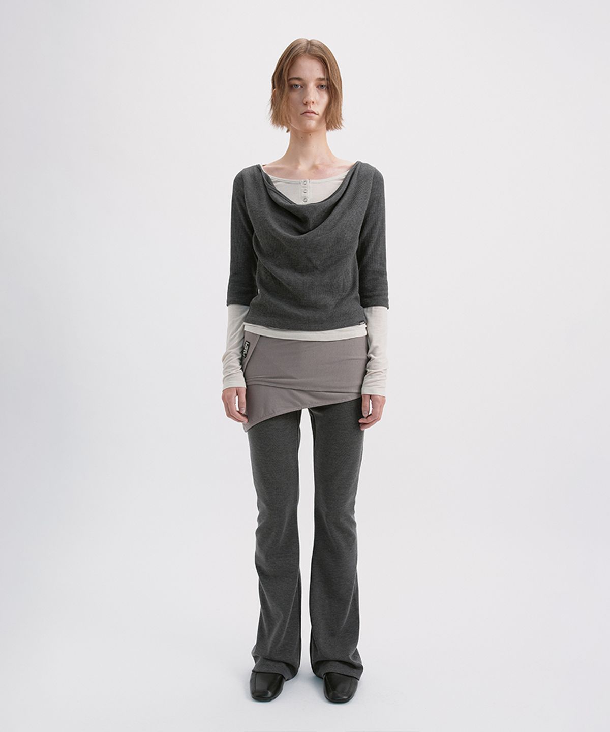 시메트릭 퍼센트(SYMMETRICPERCENT) Cowl Neck Layered TS / Dark Grey