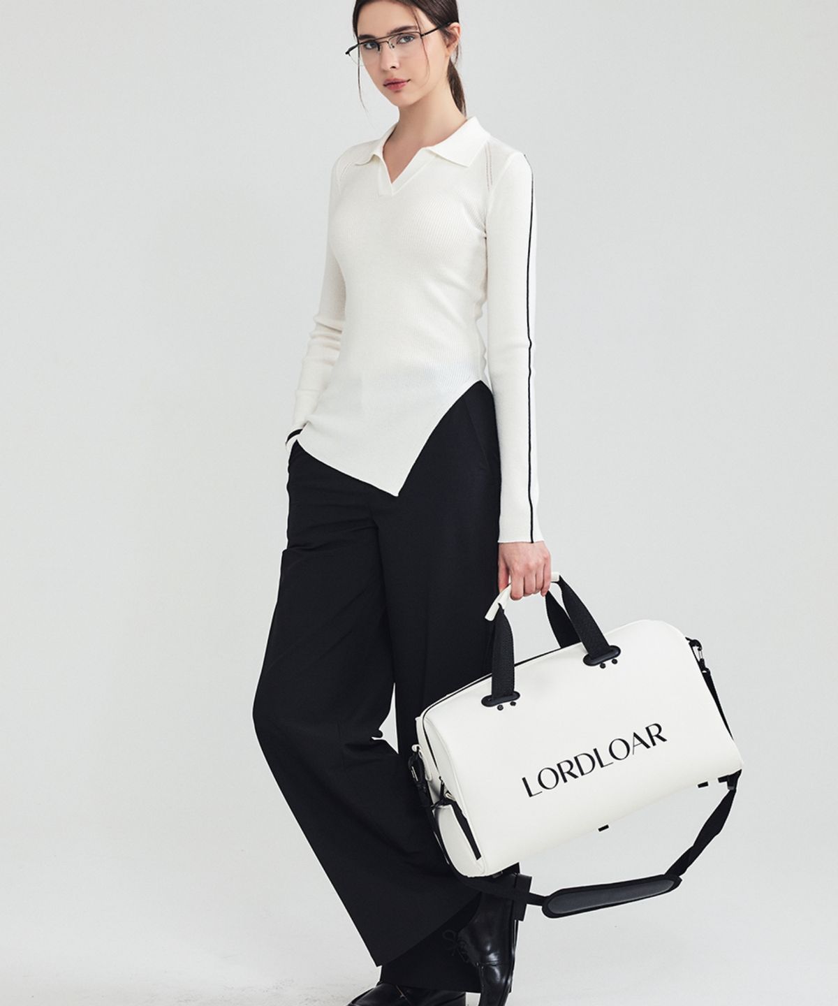 로드로아르(LORDLOAR) 엘라스틱 밴딩 세미 와이드 슬랙스 BLACK